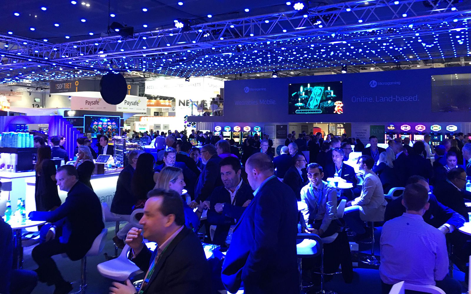 Praeclarus lighting for trade events