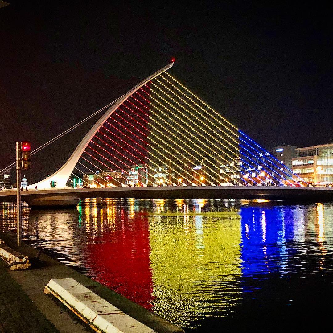 Samuel Beckett Bridge displaying DFS3000