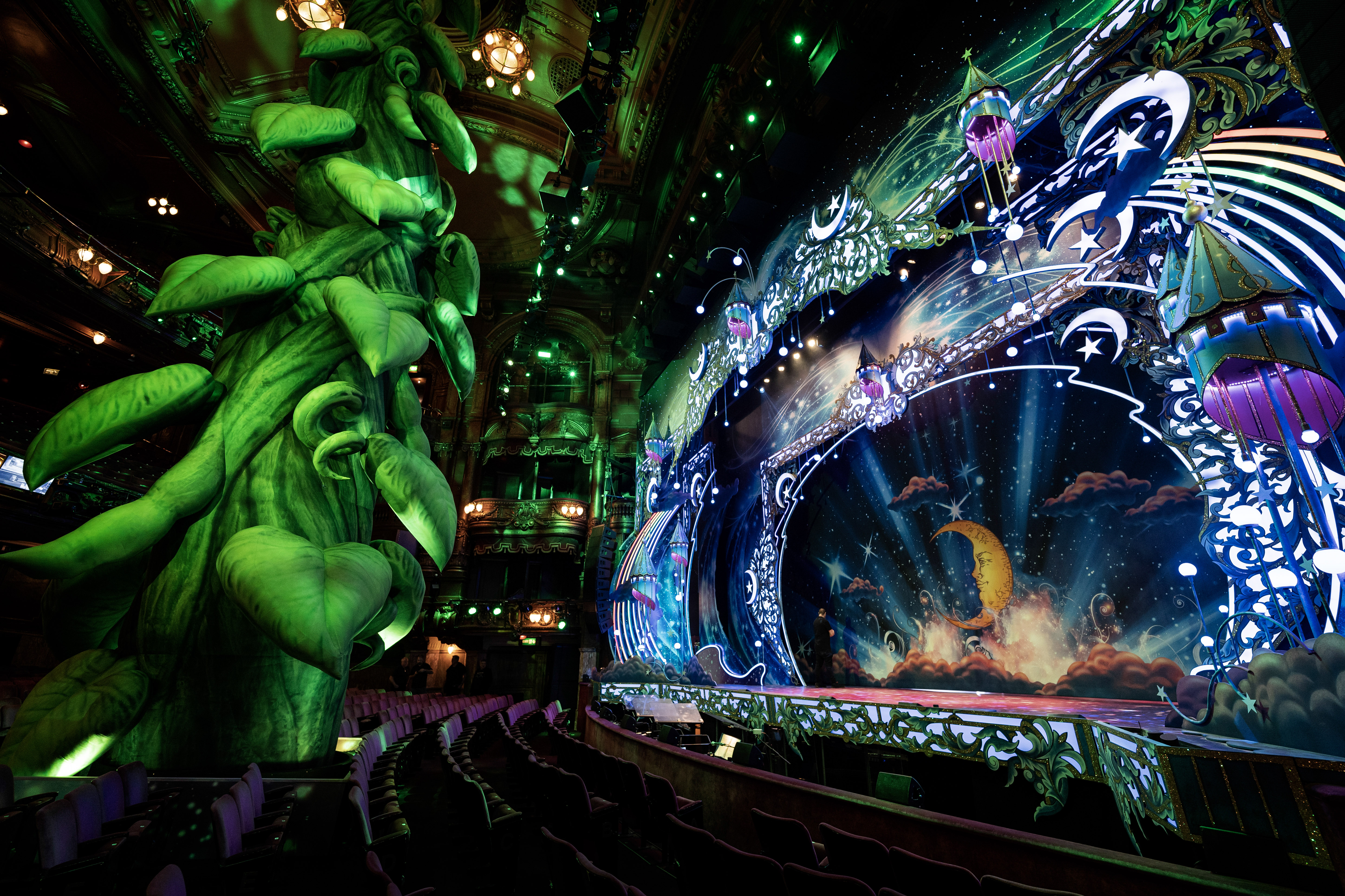 Orbis Lighting system for theatre